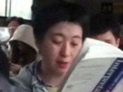 公交大声读英语 对劝阻不耐烦理直气壮呛别人没素质