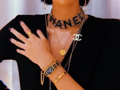 春夏Chanel字母饰品 演绎女性的时尚魅力
